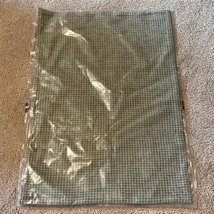 Green and white placemats